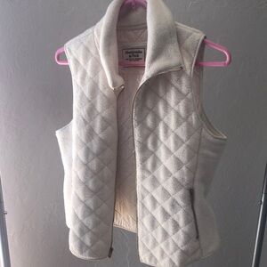 Abercrombie & Fitch Women's Cream/White Quilted Vest